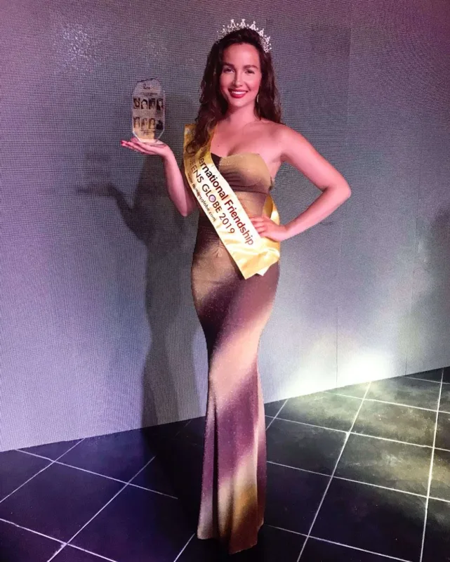 Ukrayna gözəli döyüşə qoşuldu