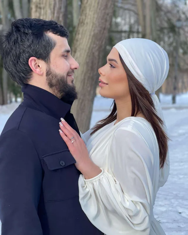 Aysun nişanlısı ilə dini kəbin kəsdirdi