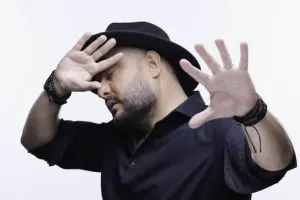 “Ağrılarımı yaradıcılıqla ifadə edə bilirəm”