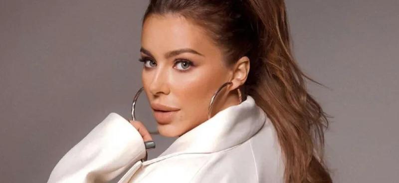 Ani Lorak sükutu pozdu