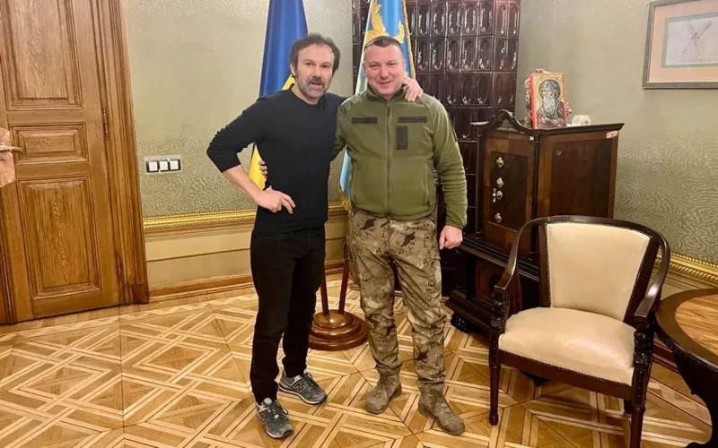 Ukraynalı məşhur müğənni döyüşə qoşuldu