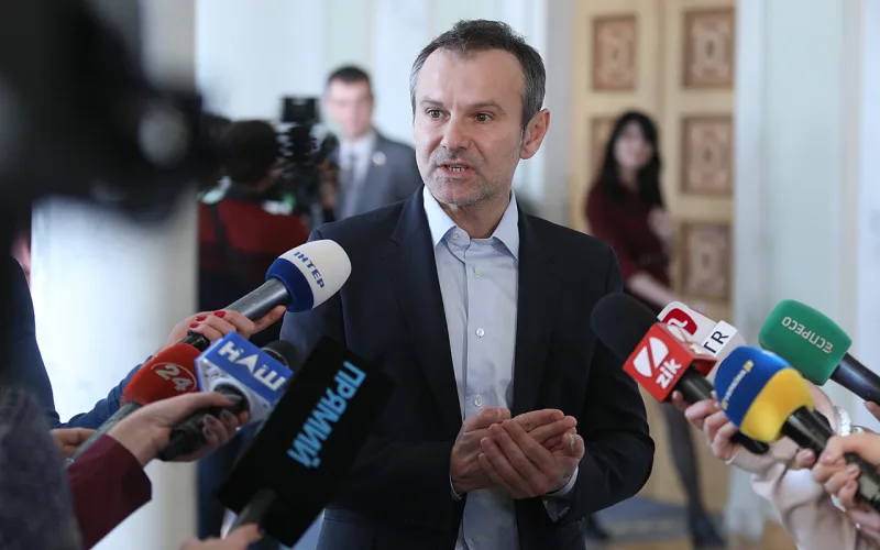 Ukraynalı məşhur müğənni döyüşə qoşuldu