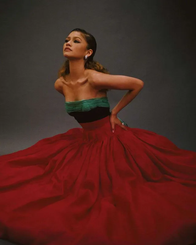 10 il sonra səhnəyə qayıdır