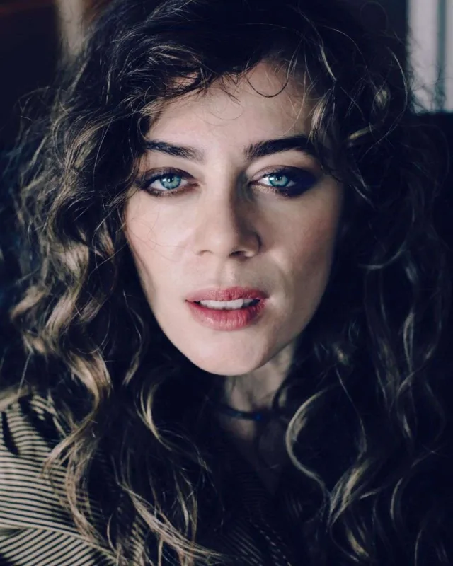 Demet Evgar ana olacaq