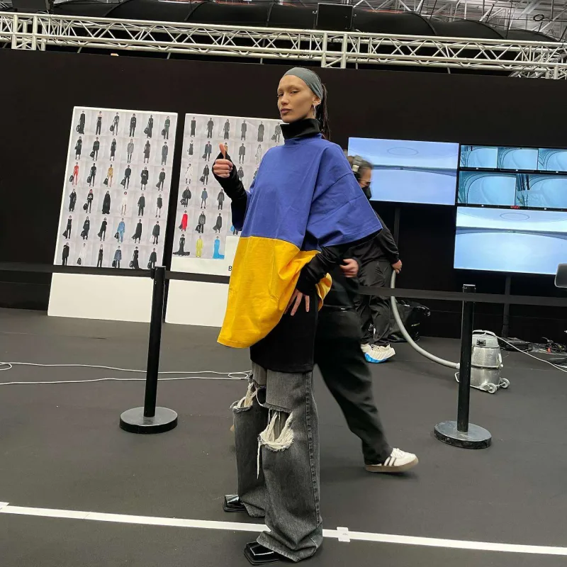 Hadid bacılarından Ukraynaya daha bir yardım