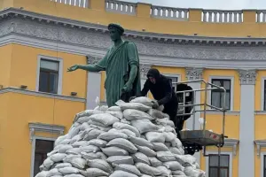 Ukraynada heykəllər hücumdan belə qorunur