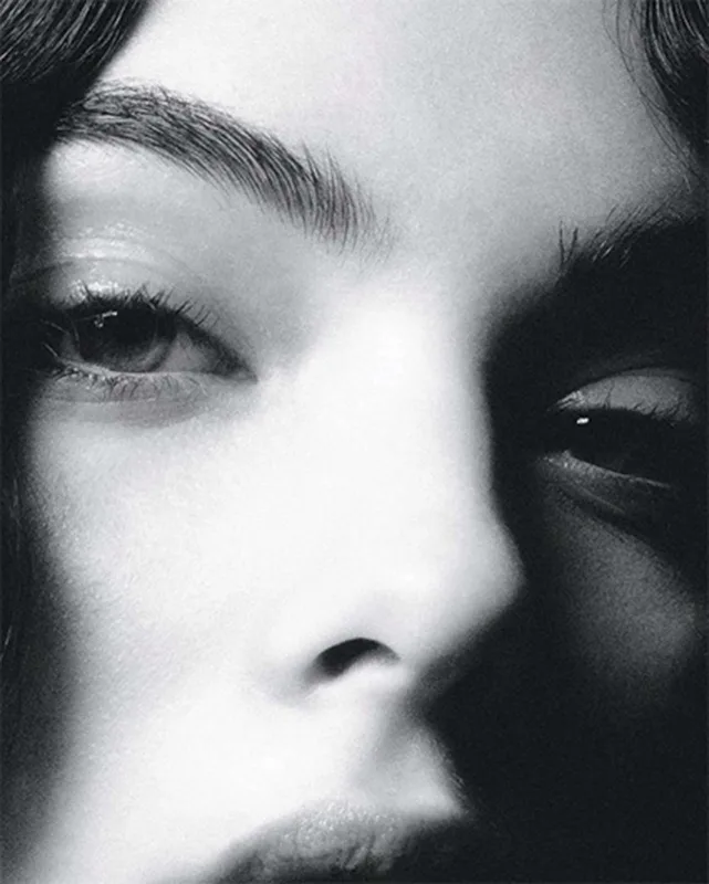 Belluçinin qızı Rusiyanın məşhur jurnalı üçün kamera qarşısında