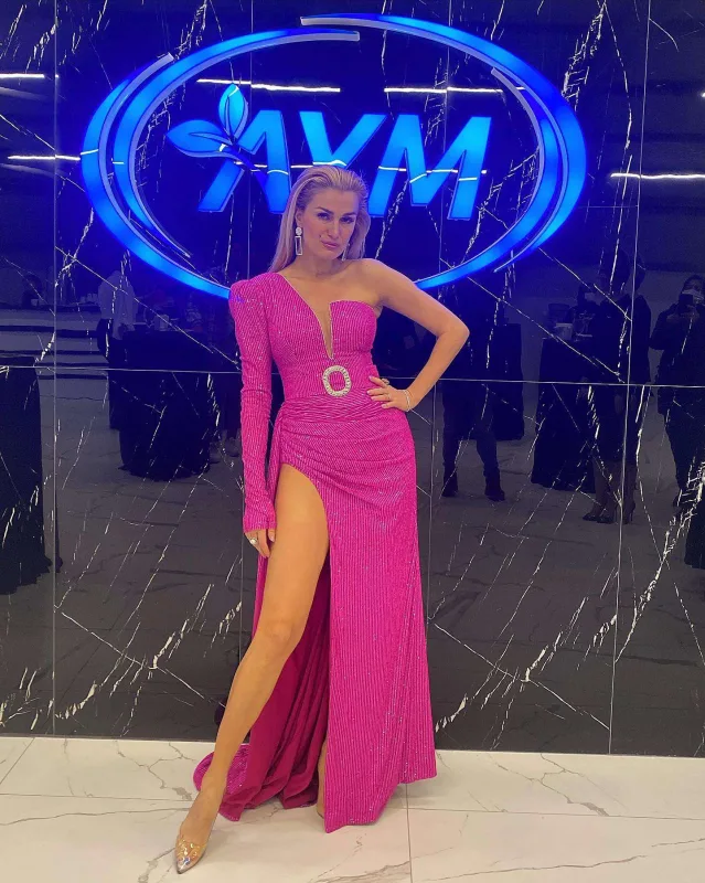 Tuğba tənqidlərə cavab verdi