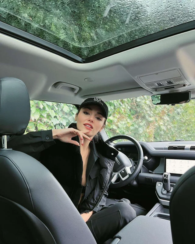 Hande Keremi tez unutdu