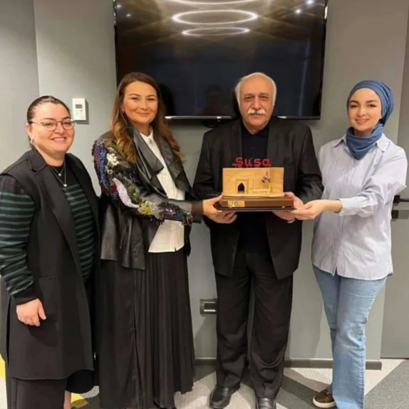 Qənirə Paşayeva Eldar Mansurovu təbrik etdi