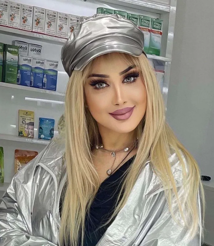 “İnsan özünə hörmət etməlidir”