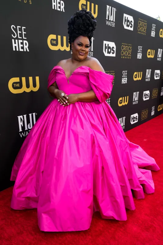 Yaradıcı siluetlər, cəsur rənglər - Dəb gecəsi