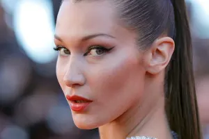 14 yaşında estetik etdirdiyini açıqladı