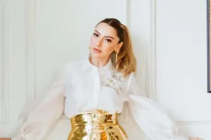 Hadise alyansını taxdı...