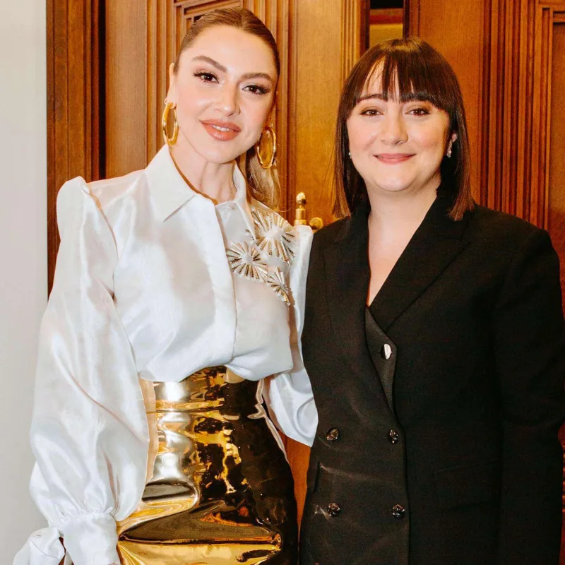 Hadise alyansını taxdı...