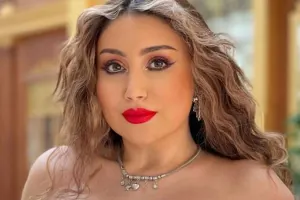 Damla dekoltesini tənqid edənlərə cavab verdi