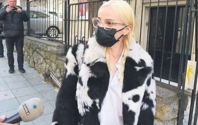 Gülşen onu qınayanlara reaksiya verdi