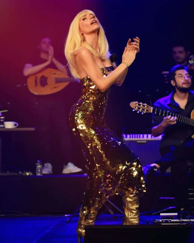 Gülşen onu qınayanlara reaksiya verdi