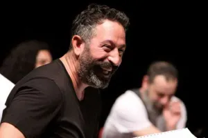 Cem Yılmazın 22 yaş kiçik sevgilisi...