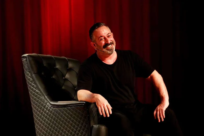 Cem Yılmazın 22 yaş kiçik sevgilisi...