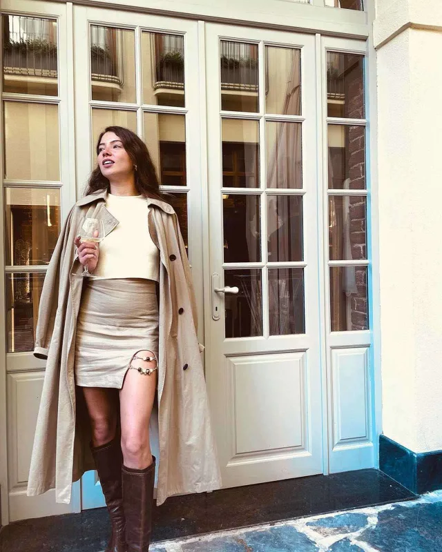 Cem Yılmazın 22 yaş kiçik sevgilisi...