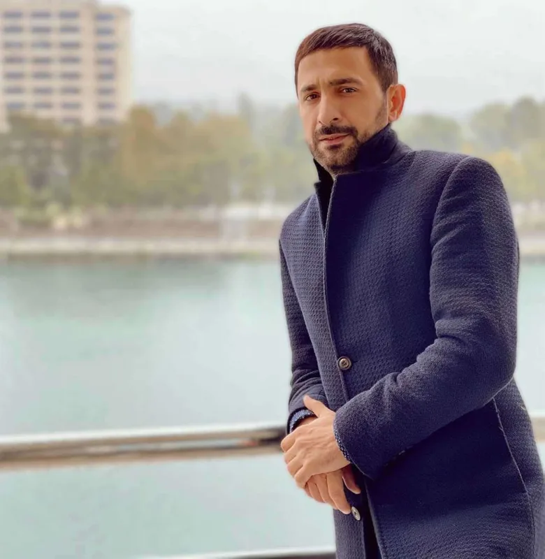 Efirə çıxdığı üçün əməliyyatını təxirə saldı