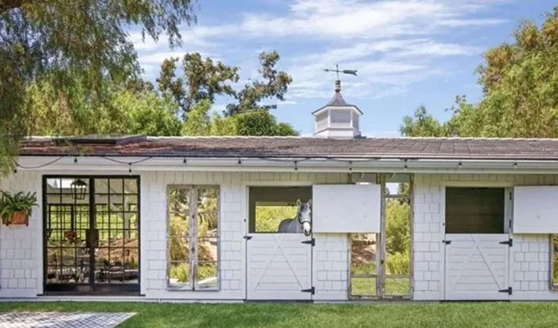 Məşhur aktyorun 18 milyonluq villası