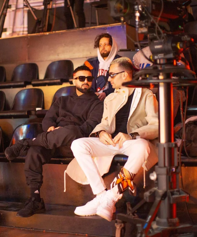 20 minlik geyimlə “Fatehin divanı”na çıxdı