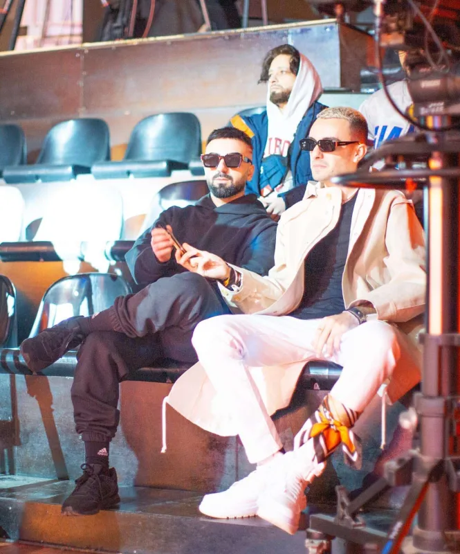 20 minlik geyimlə “Fatehin divanı”na çıxdı