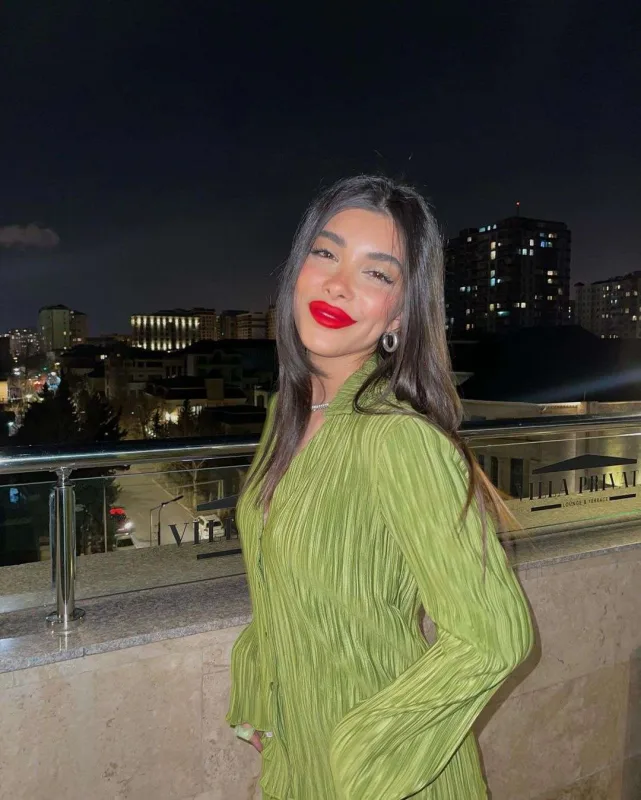 Aysellə Sabi eyni libasda