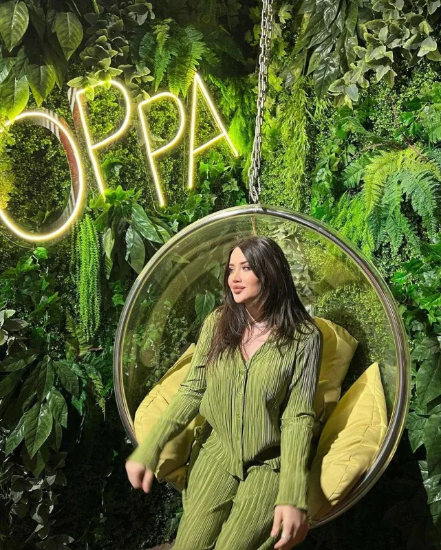 Aysellə Sabi eyni libasda