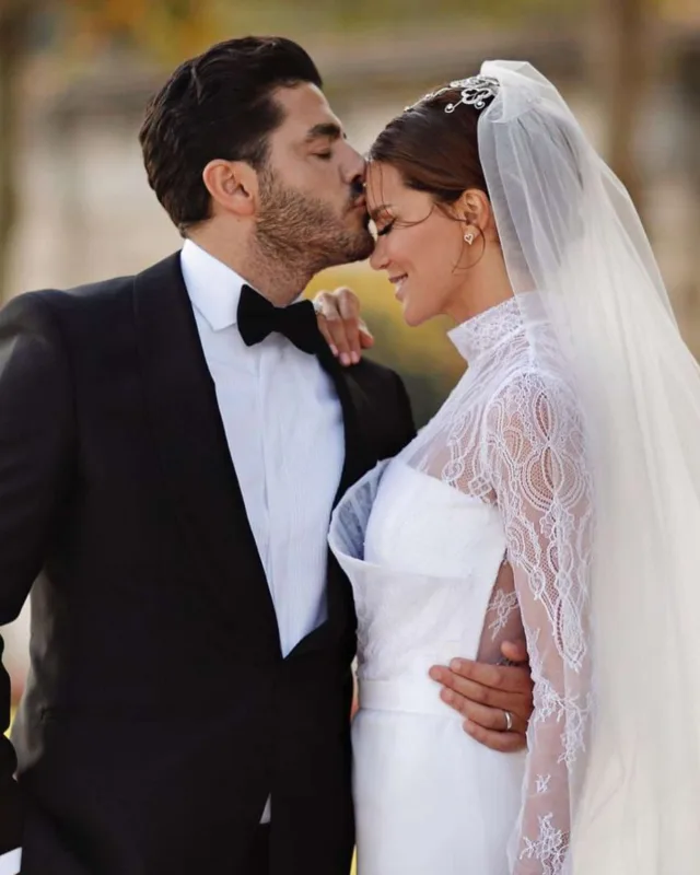 Ebrudan boşanma xəbərlərinə reaksiya