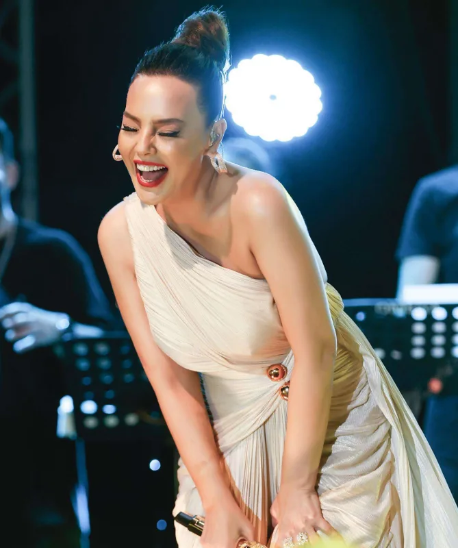 Yeni sevgilisi Ebrunu Şeymaya dəyişdi