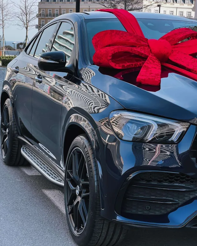 Raziyə 120 minlik maşın hədiyyə olundu