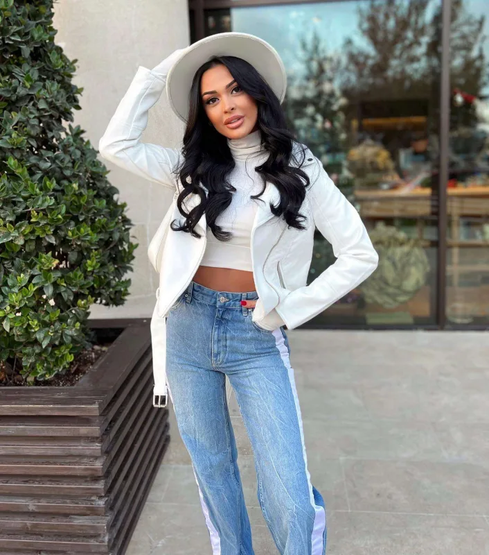 Raziyə 120 minlik maşın hədiyyə olundu