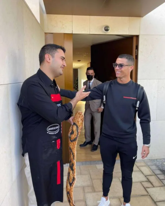 Ronaldo və Burak restoran açır