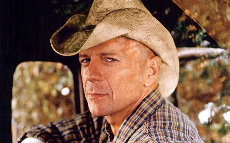 Brüs Uillis karyerasını bitirdi