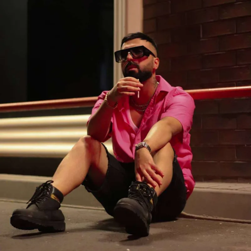 Paster Natavanla sevgili imiş...