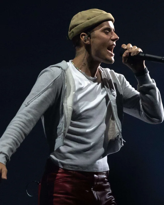 Castini “taxtından endirdilər”