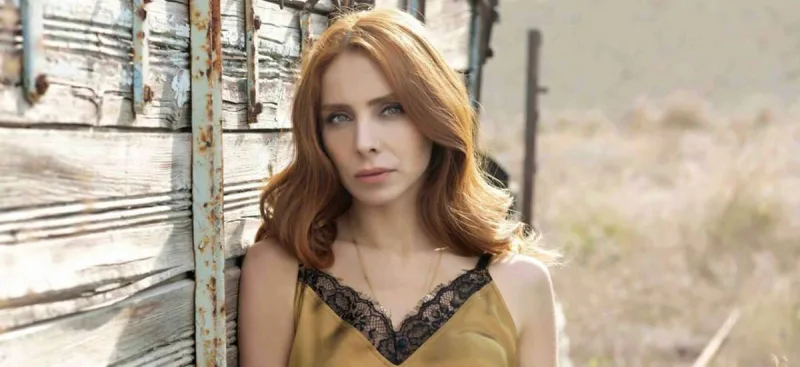 Nur Fettahoğlu vəkillə sevgilidir