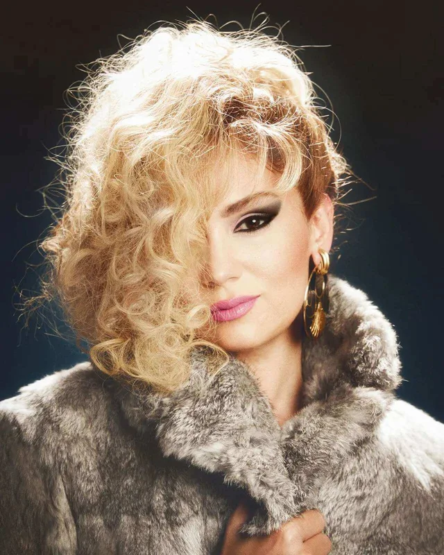 Farah 1 aya 40 milyon qazandı