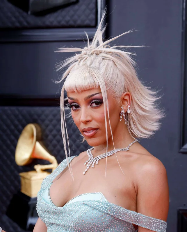 “Qremmi”nin qırmızı xalısında dəb yarışı