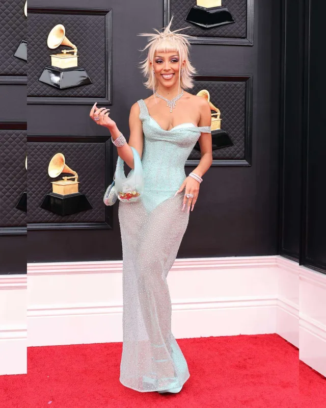 “Qremmi”nin qırmızı xalısında dəb yarışı