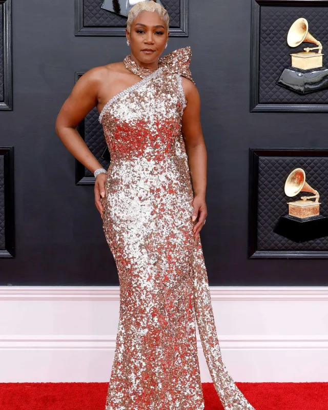 “Qremmi”nin qırmızı xalısında dəb yarışı