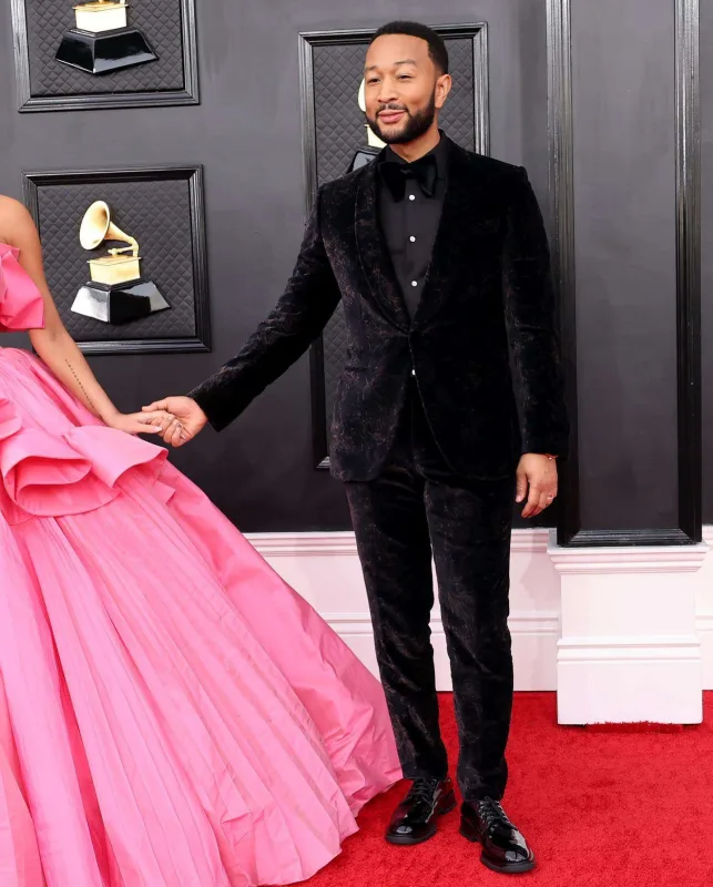 “Qremmi”nin qırmızı xalısında dəb yarışı