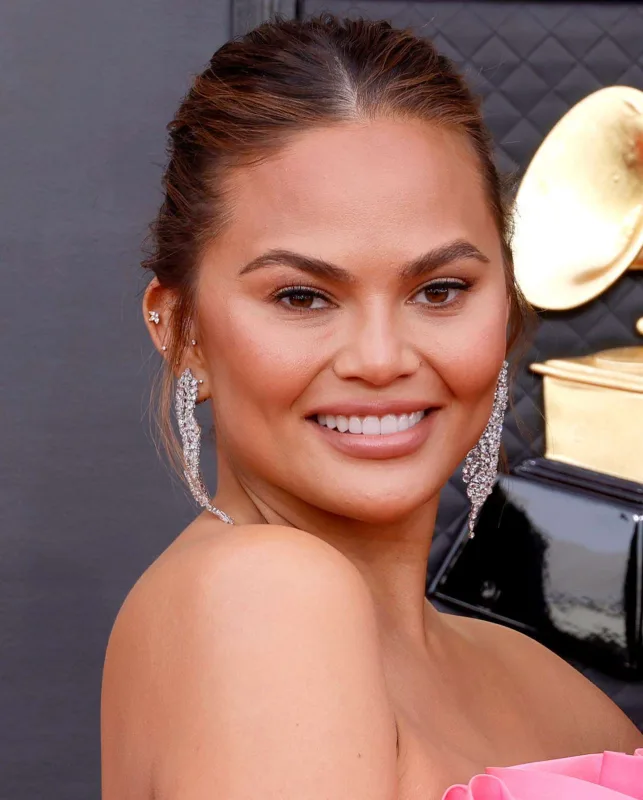 “Qremmi”nin qırmızı xalısında dəb yarışı