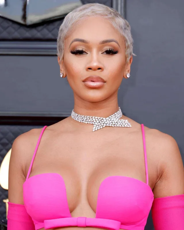 “Qremmi”nin qırmızı xalısında dəb yarışı