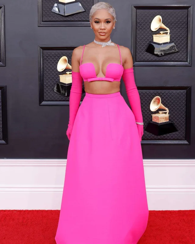 “Qremmi”nin qırmızı xalısında dəb yarışı