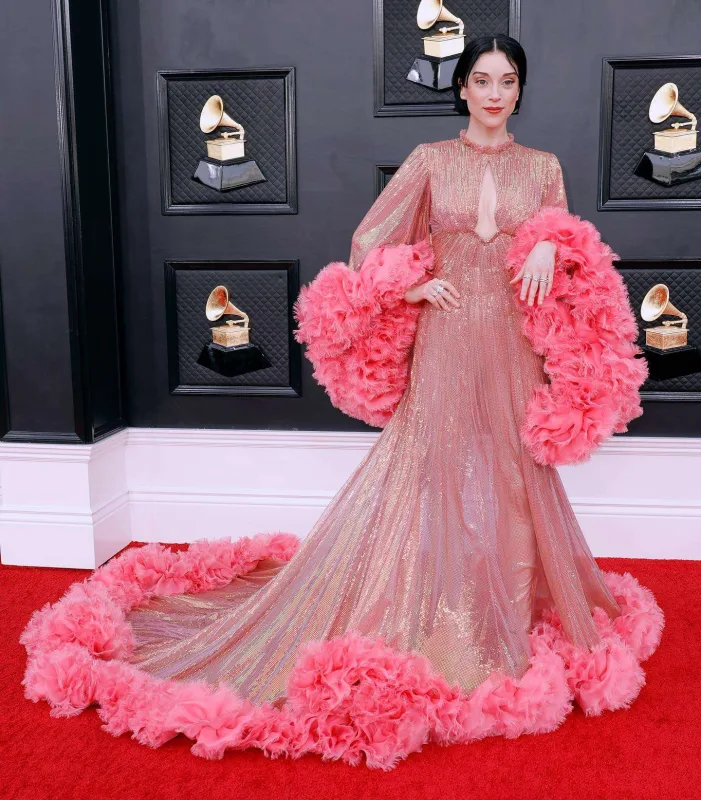 “Qremmi”nin qırmızı xalısında dəb yarışı