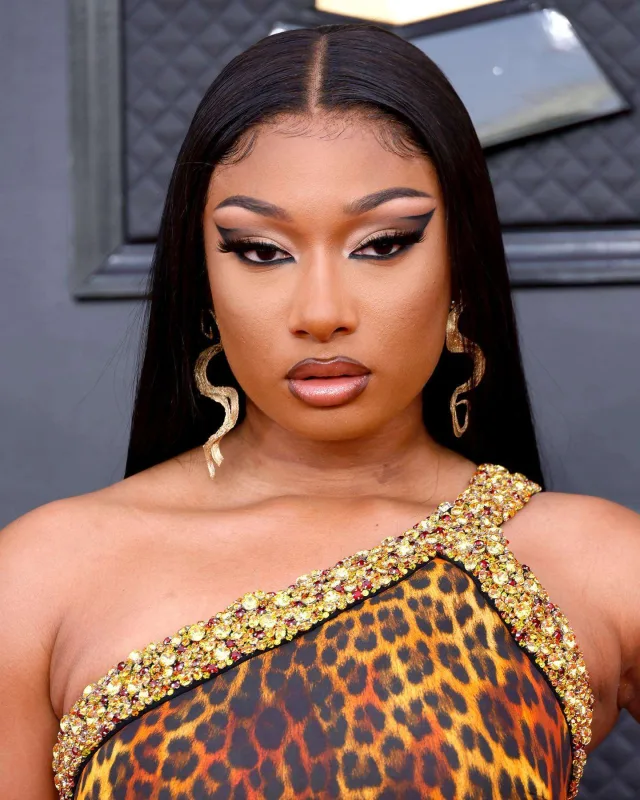 “Qremmi”nin qırmızı xalısında dəb yarışı